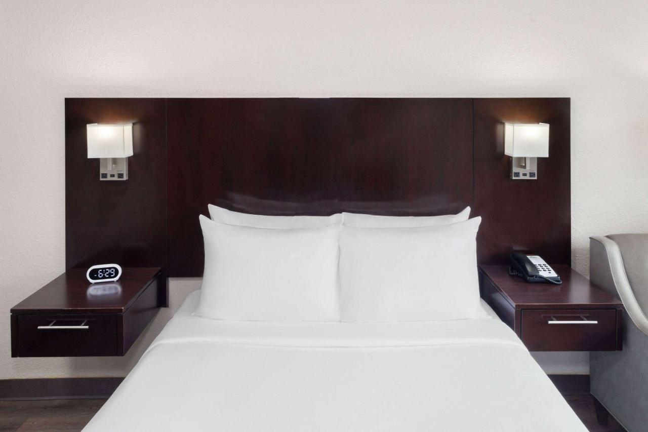 Days Inn By Wyndham Melbourne Exteriér fotografie